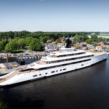 Feadship 824 yacht exterior 4