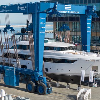 Halo yacht exterior 2