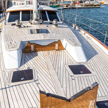 Cabochon yacht exterior 2