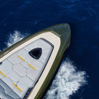 Kiki yacht exterior 2