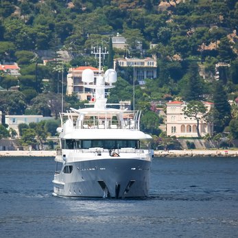 Papa yacht exterior 2