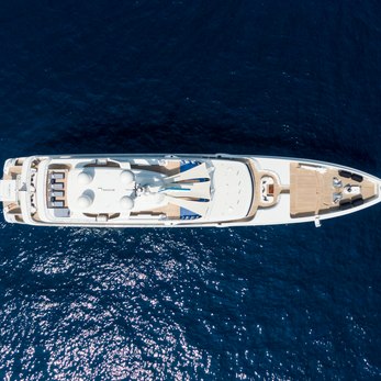 Cocktails yacht exterior 3