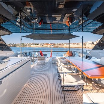 HP6 yacht interior 4