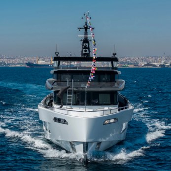 Merinos yacht exterior 2