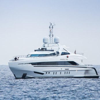 Amore Mio yacht exterior 4