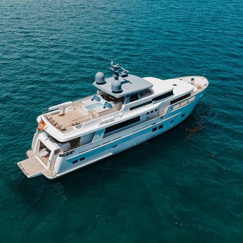 Blondie yacht exterior 5