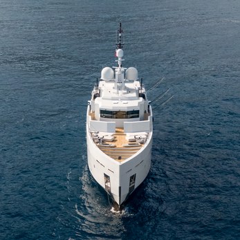 S7 yacht exterior 2