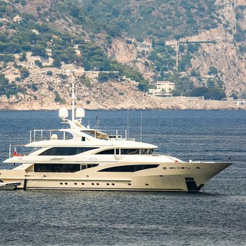 Belle Anna yacht exterior 3