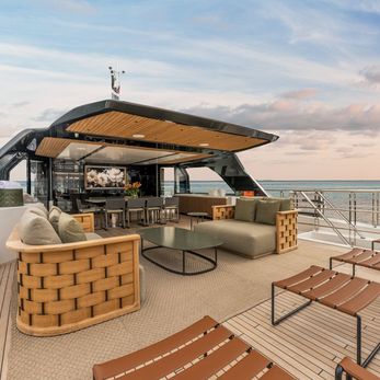 Maxima yacht exterior 3