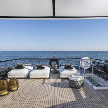 REV yacht exterior 4