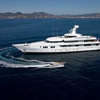 Trident yacht exterior 2