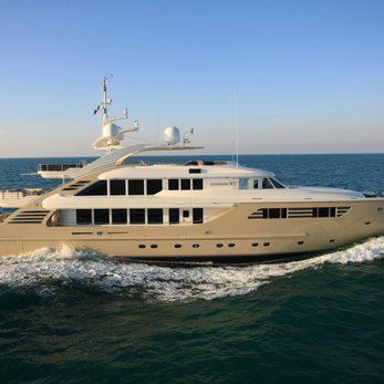 Muza yacht exterior 4