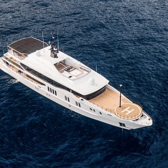 Idol yacht exterior 5