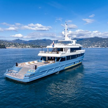 Mat yacht exterior 5