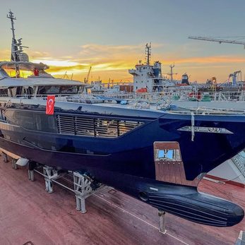 Queen Yaz yacht exterior 2
