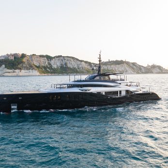 Sea Raider X yacht exterior 3