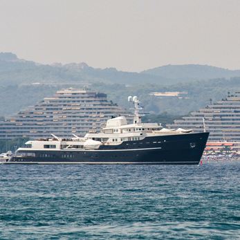 Aqua Lares yacht exterior 3