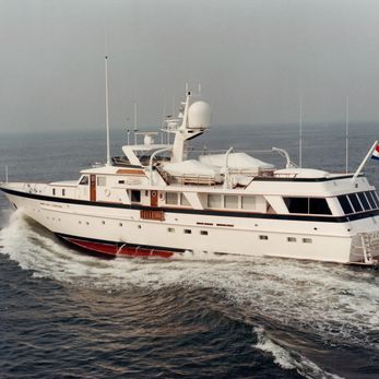 Yes yacht exterior 3