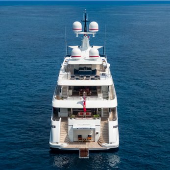 Cocktails yacht exterior 4