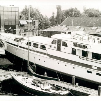 Lelou yacht exterior 4