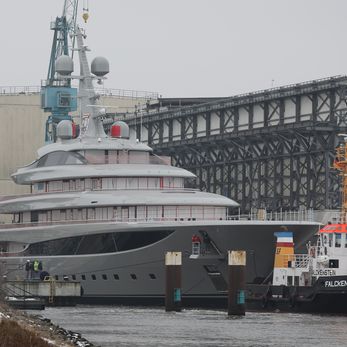 Nixie yacht exterior 4
