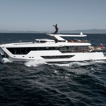 Tuccini yacht exterior 3