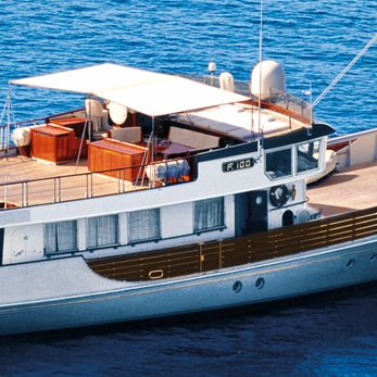 F-100 yacht exterior 3