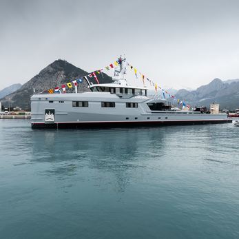 Rafter yacht exterior 4