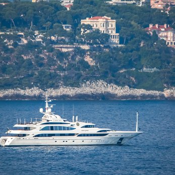 Sorrento yacht exterior 3