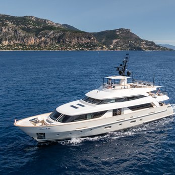 Aramis yacht exterior 3