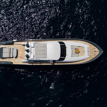 Vevekos yacht exterior 4