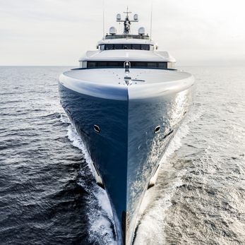 Aviva yacht exterior 2