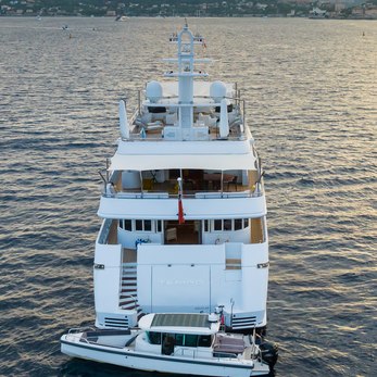 Tempo yacht exterior 4