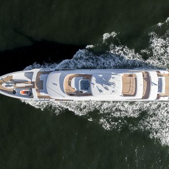 Pa’lante yacht exterior 2
