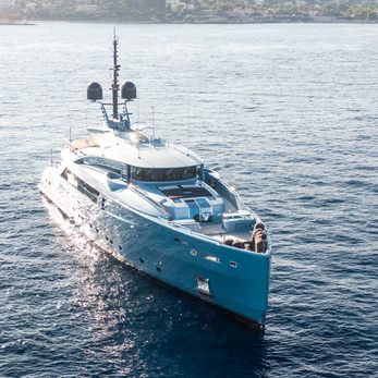 Queen Alla yacht exterior 2