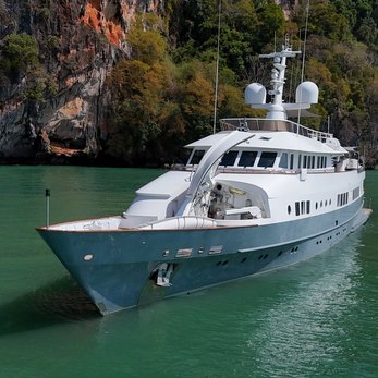 Berzinc yacht exterior 5