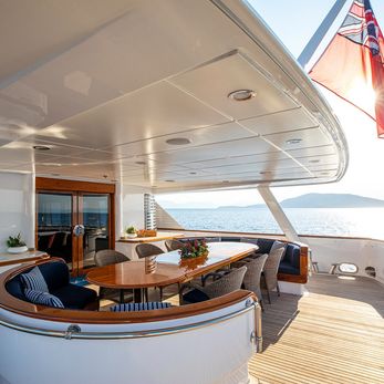Va Bene yacht exterior 2