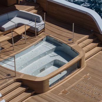 Sirena 42M/01 yacht exterior 4