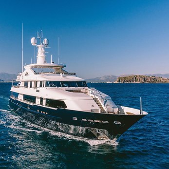 Xana yacht exterior 3