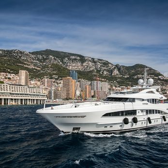 Como I yacht exterior 3