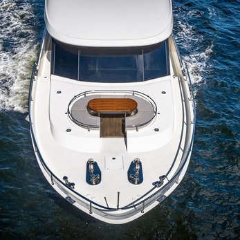 Chindon yacht exterior 2