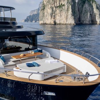 Gipsy VI yacht exterior 2