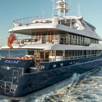 Kajak yacht exterior 5