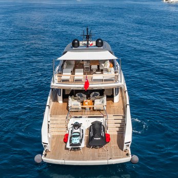 Bella Bianco yacht exterior 4