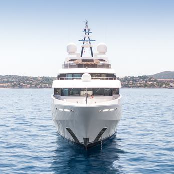 Ludzie yacht exterior 2