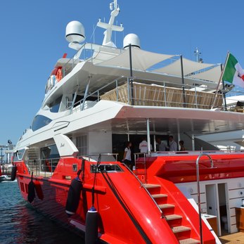 Happy D yacht exterior 6