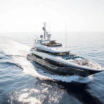 Viatoris yacht exterior 2