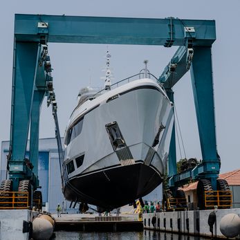 Yoto yacht exterior 6