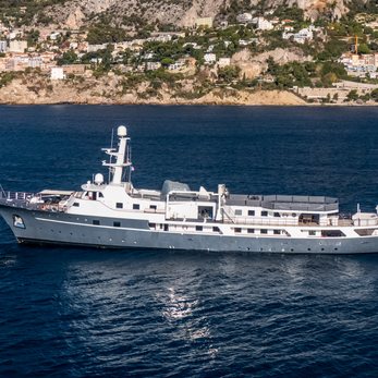 Voyager yacht exterior 5