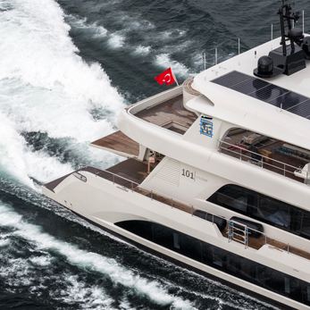 Muzoon yacht exterior 4